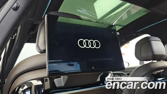 Audi A8 2021 — Фото 18/20