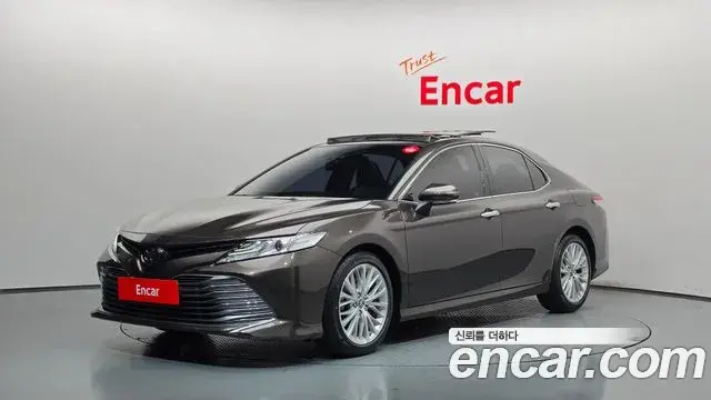Toyota Camry 2019 — Photo 1/20