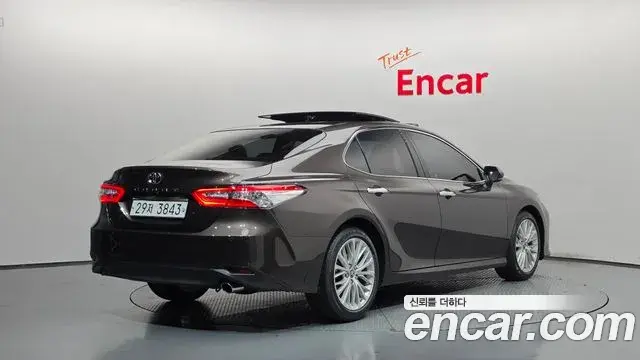 Toyota Camry 2019 — Photo 2/20