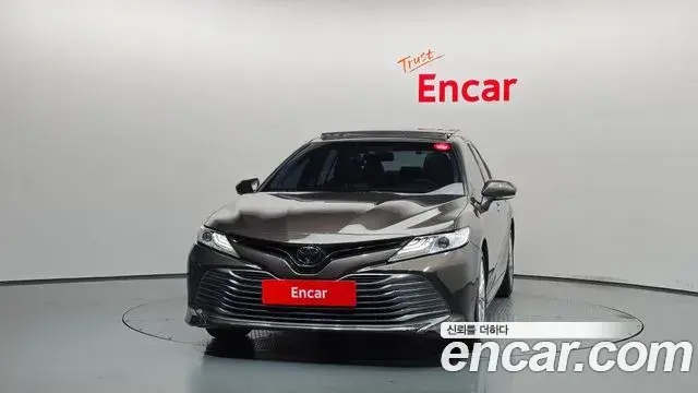 Toyota Camry 2019 — Photo 3/20