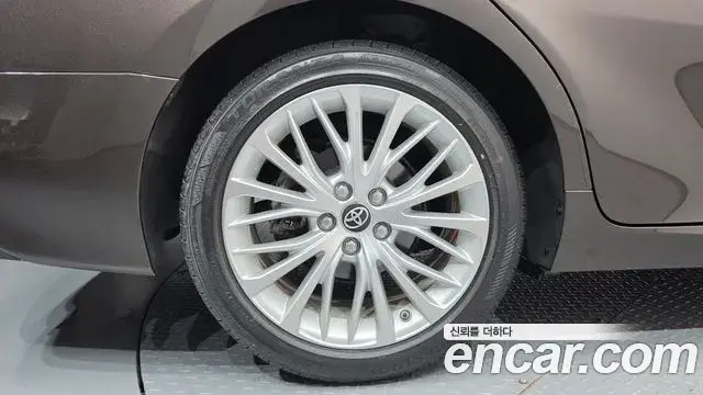 Toyota Camry 2019 — Photo 5/20