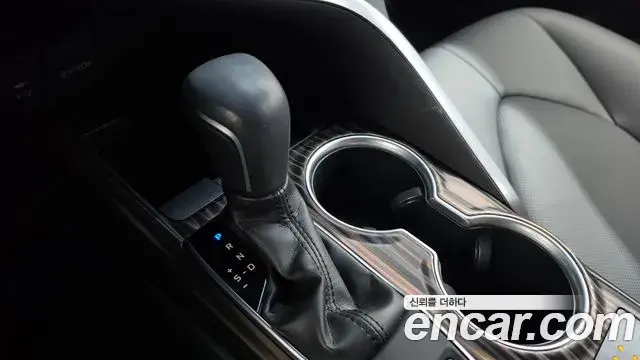 Toyota Camry 2019 — Photo 9/20