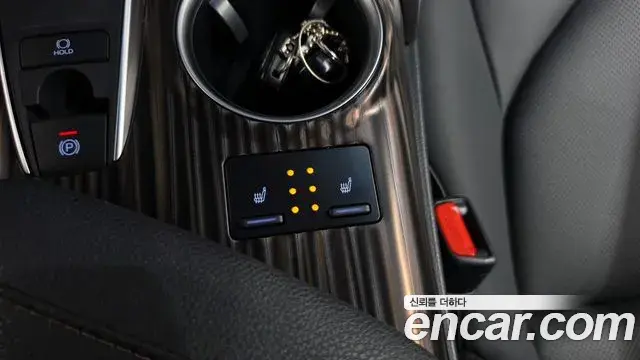 Toyota Camry 2019 — Photo 18/20