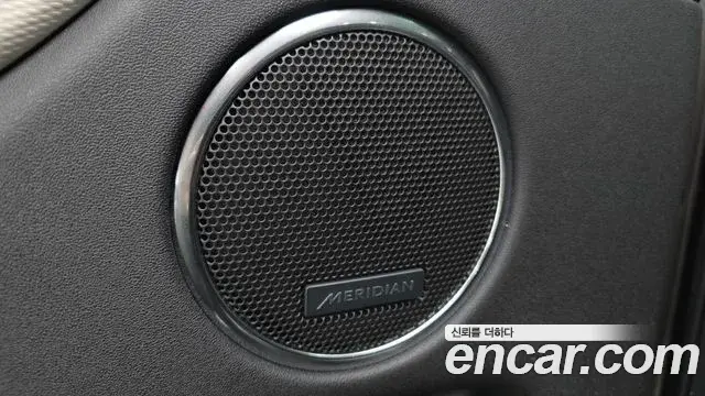 Land Rover Discovery Sport 2024 — Фото 19/20