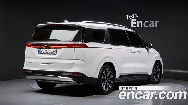 Kia Carnival 2023 — Фото 2/20