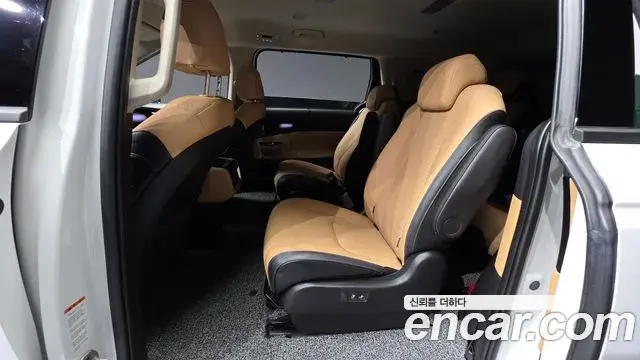 Kia Carnival 2023 — Фото 12/20