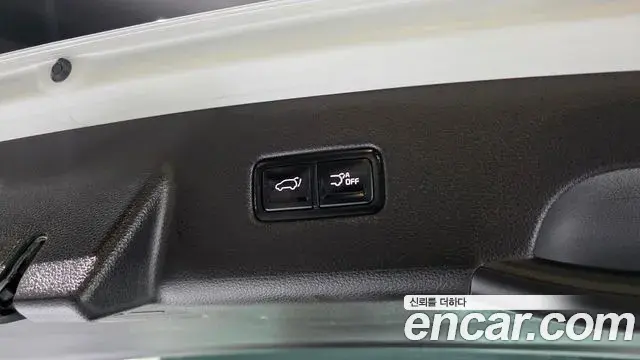 Kia Carnival 2023 — Фото 17/20