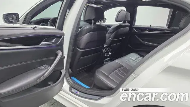 BMW 5 Series 2018 — Фото 12/20