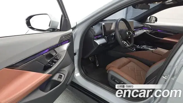 BMW 5 Series 2025 — Photo 8/20