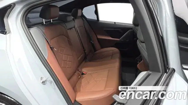 BMW 5 Series 2025 — Photo 10/20