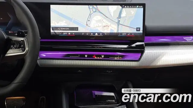 BMW 5 Series 2025 — Photo 12/20