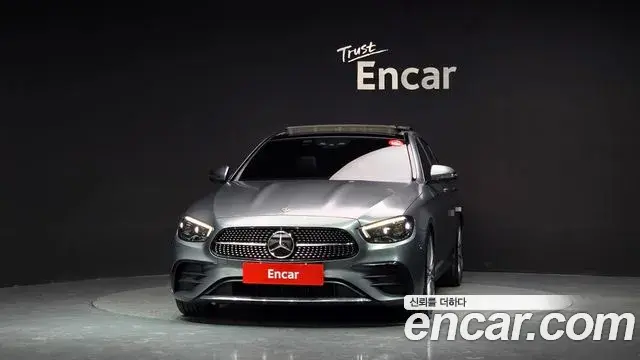 Mercedes-Benz E-Class 2022 — Photo 2/20