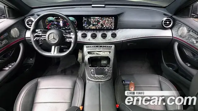 Mercedes-Benz E-Class 2022 — Photo 10/20