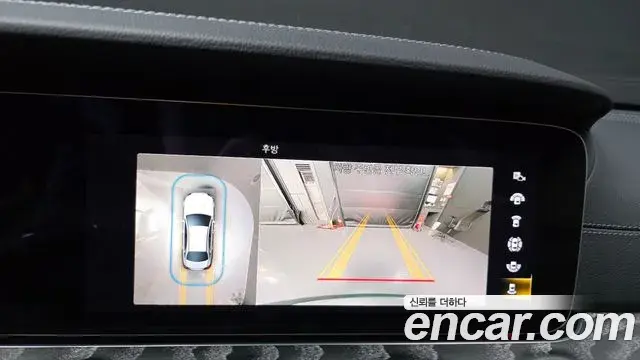 Mercedes-Benz E-Class 2022 — Photo 15/20