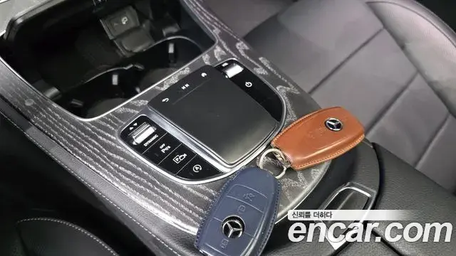 Mercedes-Benz E-Class 2022 — Photo 16/20