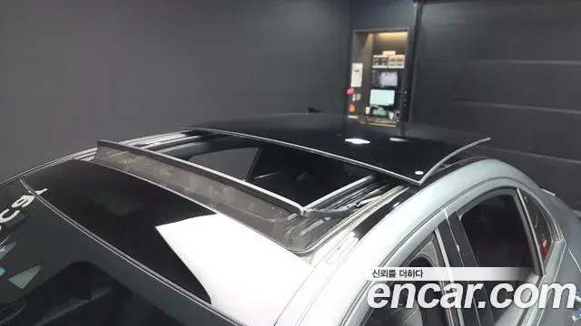 Mercedes-Benz E-Class 2022 — Photo 17/20