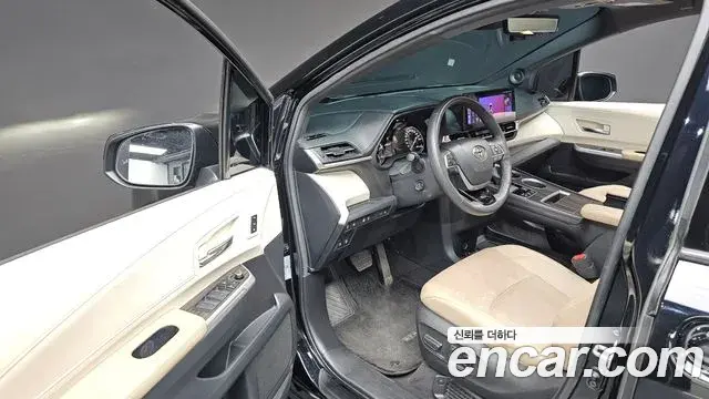 Toyota Sienna 2023 — Şəkil 10/20
