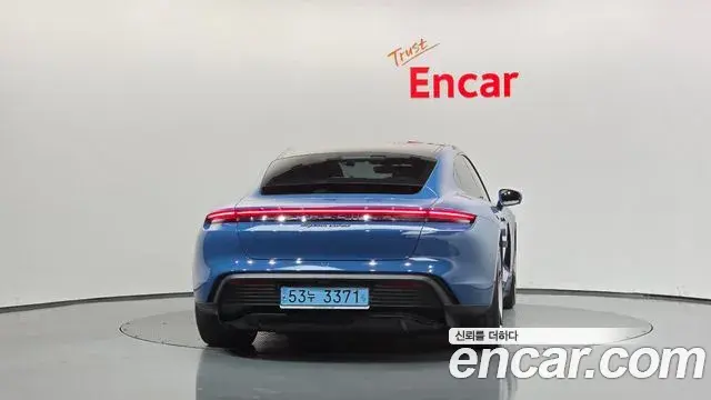Porsche Taycan 2021 — Photo 4/40