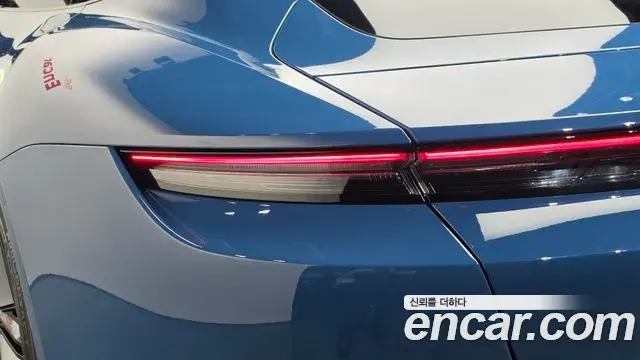 Porsche Taycan 2021 — Photo 11/40