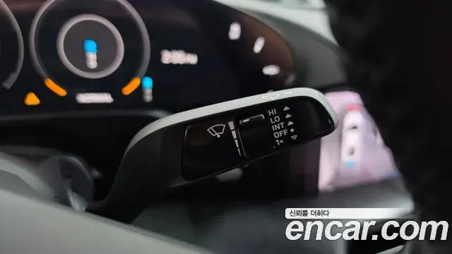 Porsche Taycan 2021 — Photo 3/40