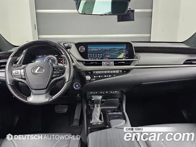 Lexus ES300h 2020 — Photo 4/19