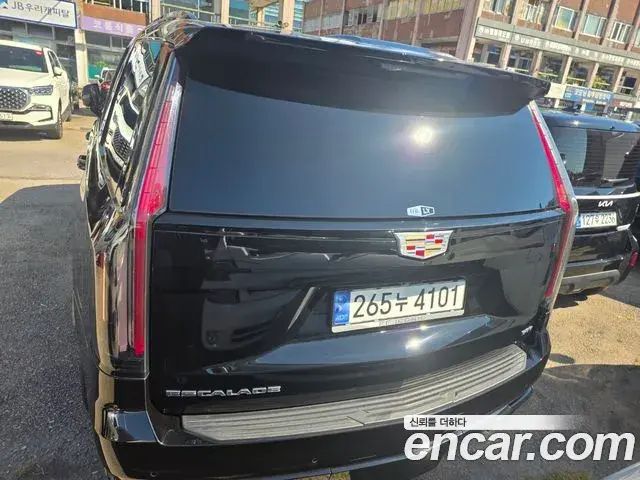 Cadillac Escalade 2023 — Фото 3/20