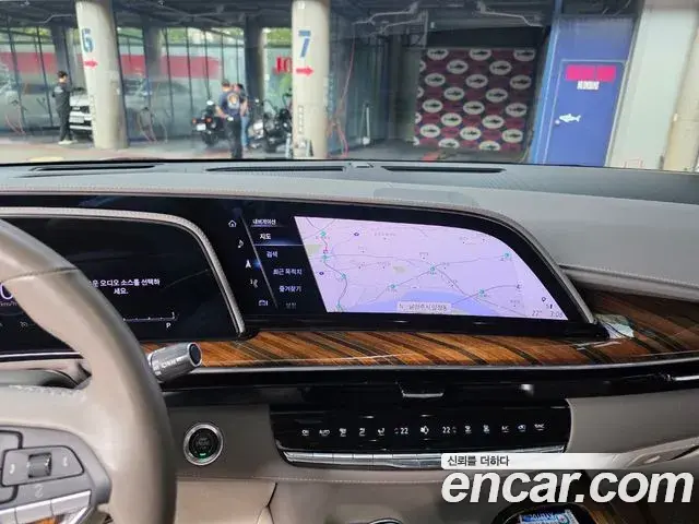 Cadillac Escalade 2023 — Фото 9/20