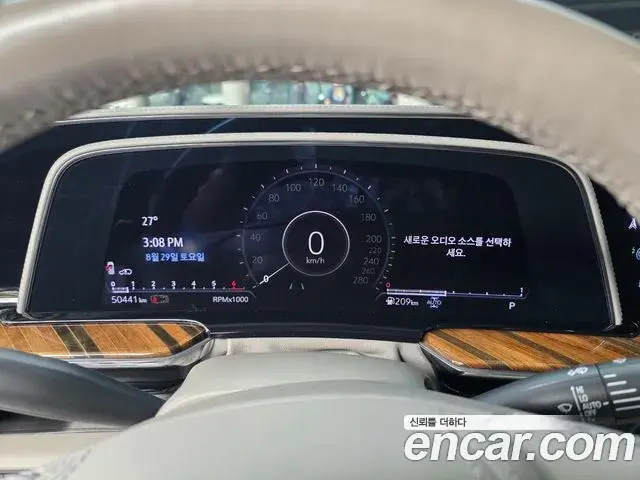 Cadillac Escalade 2023 — Фото 6/20