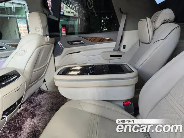 Cadillac Escalade 2023 — Фото 12/20