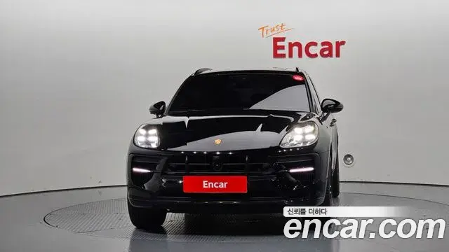 Porsche Macan 2020 — Фото 3/20