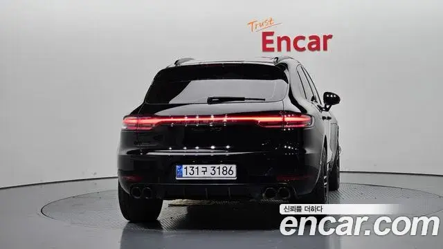Porsche Macan 2020 — Фото 4/20
