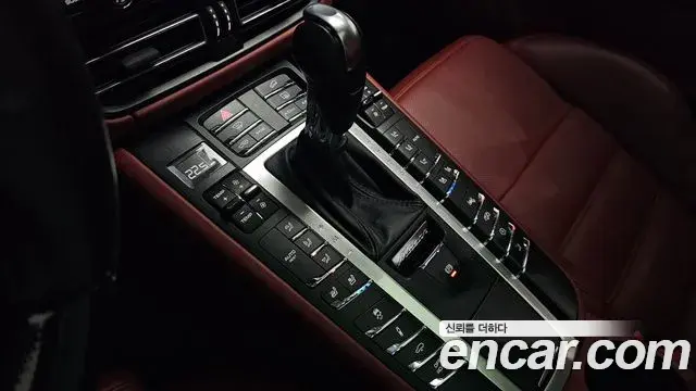 Porsche Macan 2020 — Фото 9/20