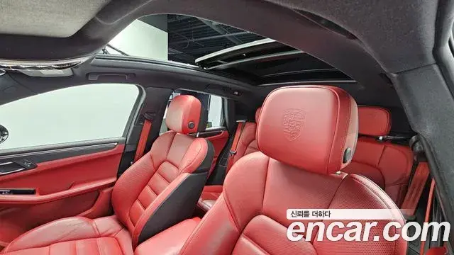 Porsche Macan 2020 — Фото 19/20