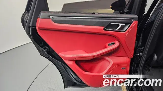 Porsche Macan 2020 — ფოტო 14/31