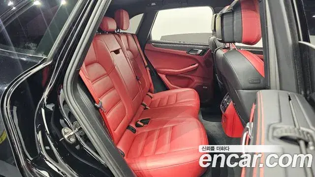 Porsche Macan 2020 — ფოტო 1/31