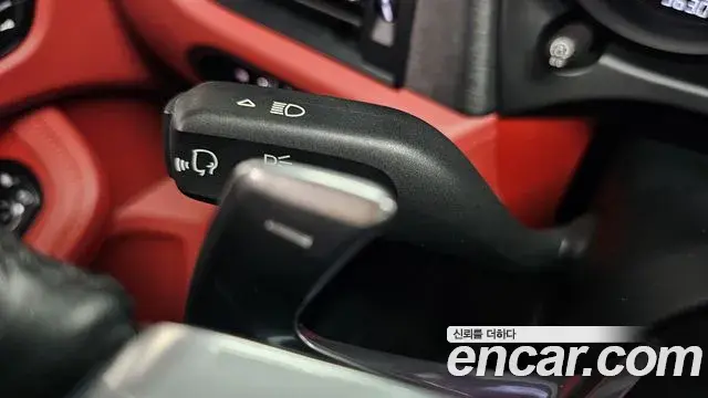 Porsche Macan 2020 — ფოტო 28/31