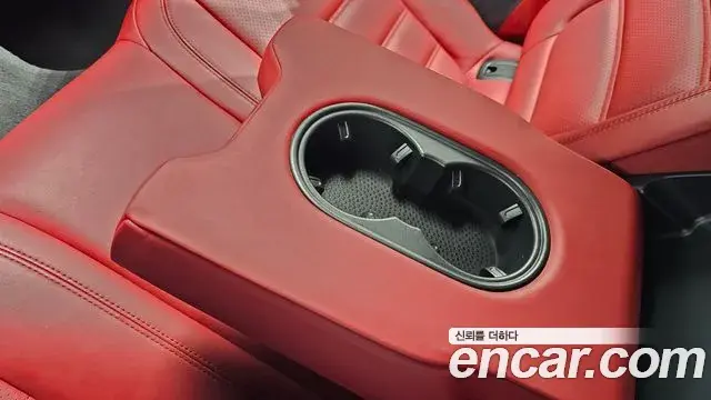 Porsche Macan 2020 — ფოტო 16/31