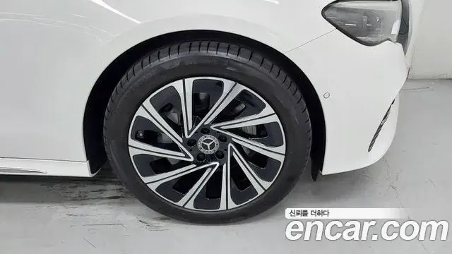 Mercedes-Benz E-Class 2025 — Фото 5/17