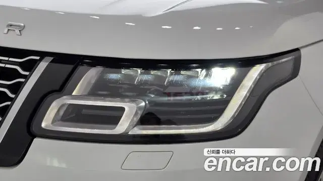 Land Rover Range Rover 2019 — ფოტო 33/34