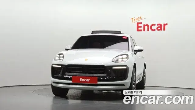 Porsche Macan 2022 — Фото 3/20