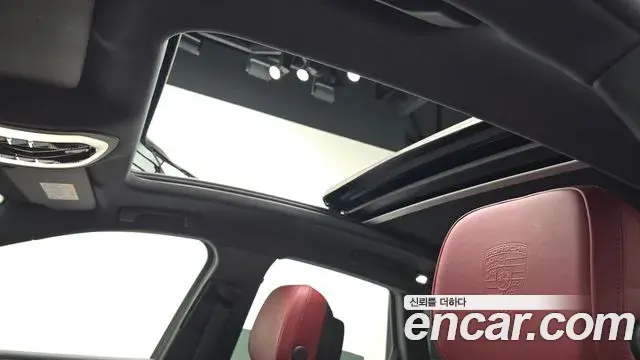 Porsche Macan 2022 — Фото 17/20