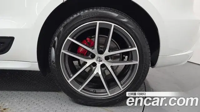 Porsche Macan 2022 — Photo 19/32