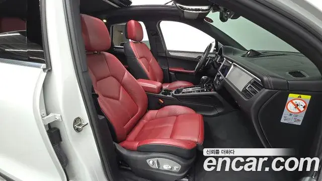 Porsche Macan 2022 — Photo 8/32