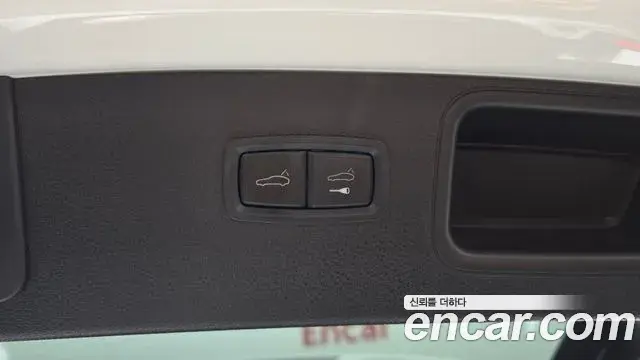 Porsche Macan 2022 — Photo 21/32