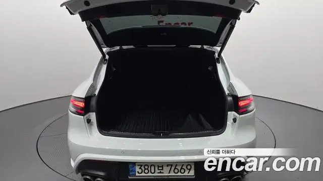 Porsche Macan 2022 — Photo 3/32