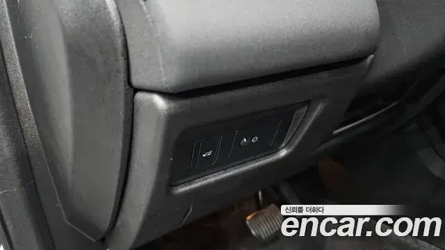 Land Rover Discovery Sport 2019 — Фото 18/20