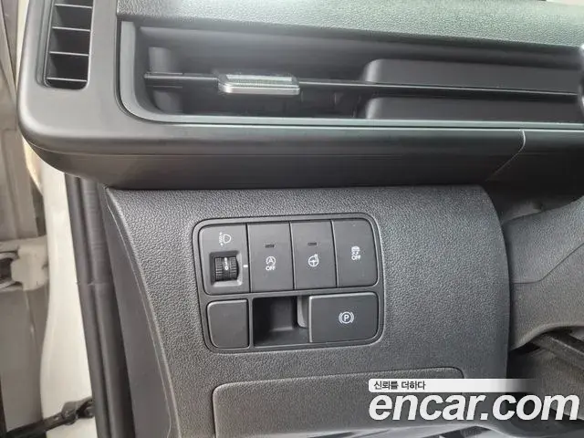 Hyundai Staria 2022 — Фото 6/15