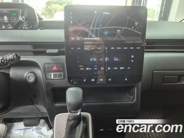 Hyundai Staria 2022 — Фото 8/15