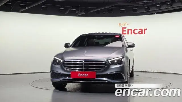 Mercedes-Benz E-Class 2023 — Photo 3/20