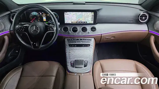 Mercedes-Benz E-Class 2023 — Photo 7/20